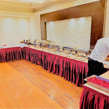インペリアル スイーツ ホテル ドバイ エクステリア 写真