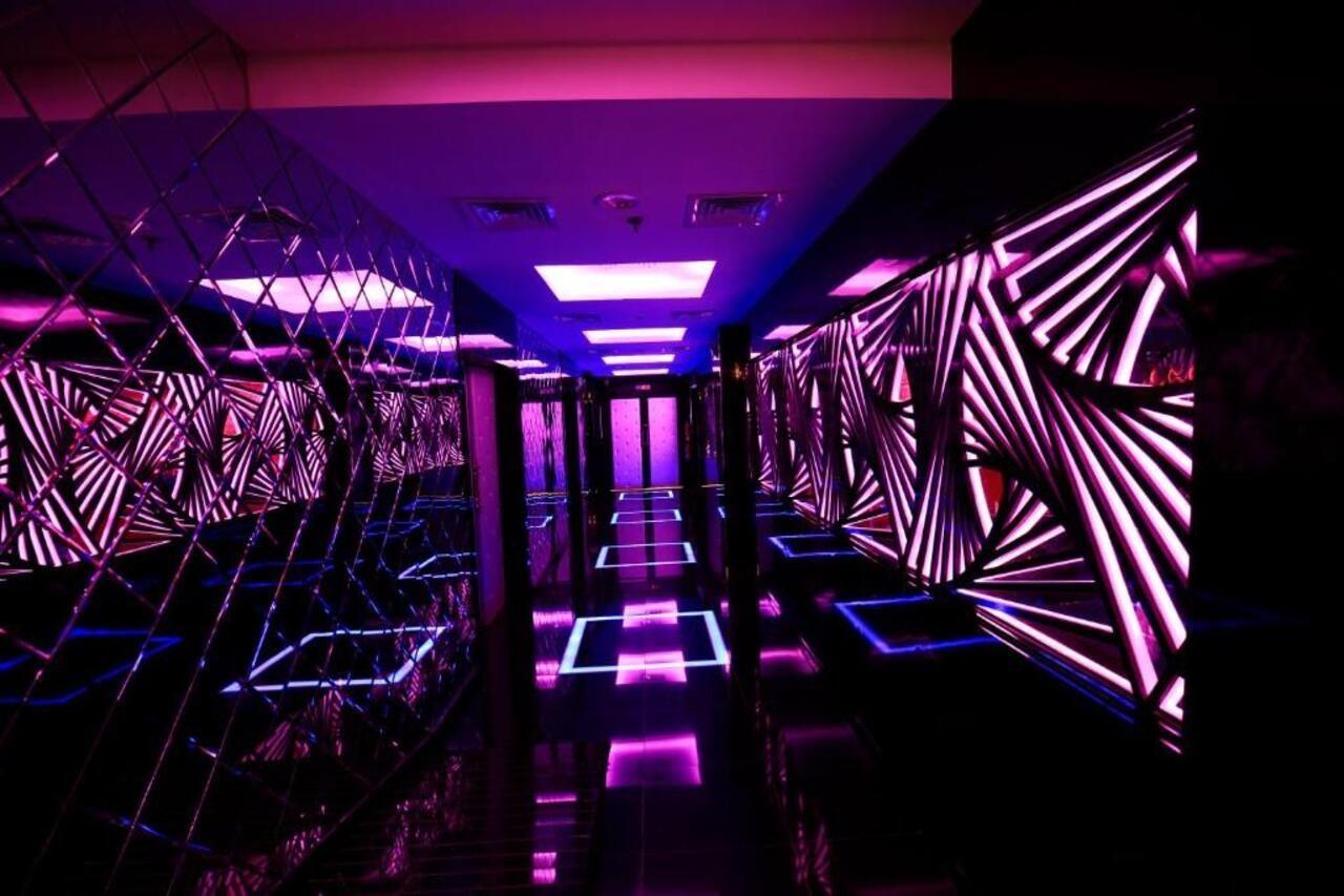 インペリアル スイーツ ホテル ドバイ エクステリア 写真